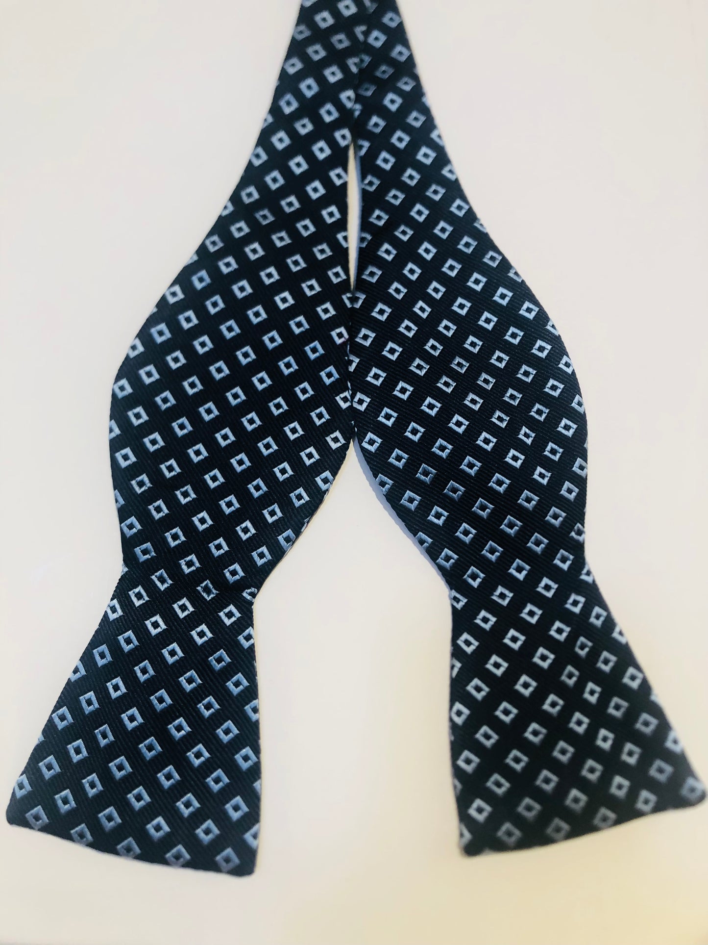 LEE ALLISON Diamondsville Bowtie